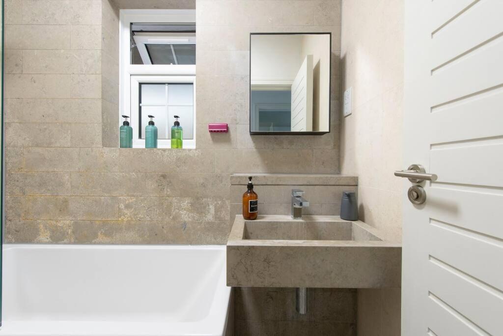 2 Bedroom Modern Urban Sanctuary 1Cc - Cherrydeal Londres Exterior foto