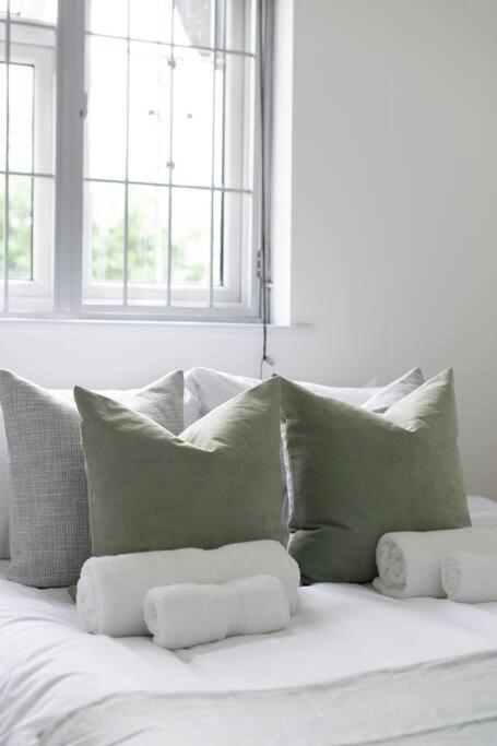 2 Bedroom Modern Urban Sanctuary 1Cc - Cherrydeal Londres Exterior foto